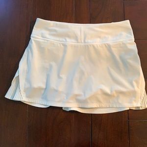 Lululemon Play off the Pleats skirt, size 2, white